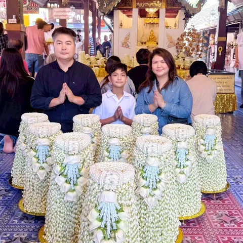 ลูกค้าแก้บนหลวงพ่อทันใจกับพานมะลิจากร้านคุณหล้า 59 (16)
