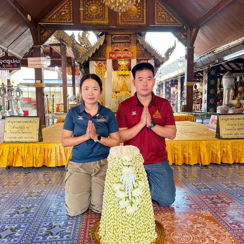 ลูกค้าแก้บนหลวงพ่อทันใจกับพานมะลิจากร้านคุณหล้า 59 (43)