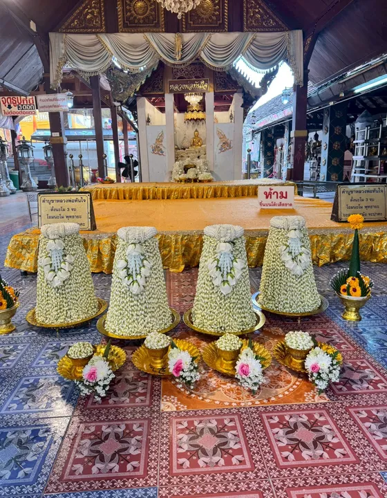 พานมะลิแก้บนจัดเต็มพานทอง ผลงานร้านมะลิแก้บน คุณหล้า 59